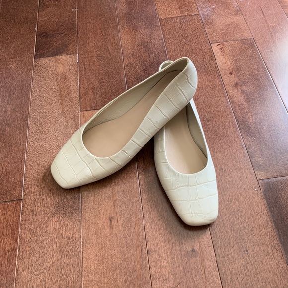 Everlane Croc-Embossed Flats - Picture 2 of 6